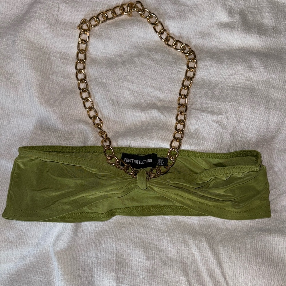 PRETTY LITTLE THING - green bandeau top, gold chain halter neck